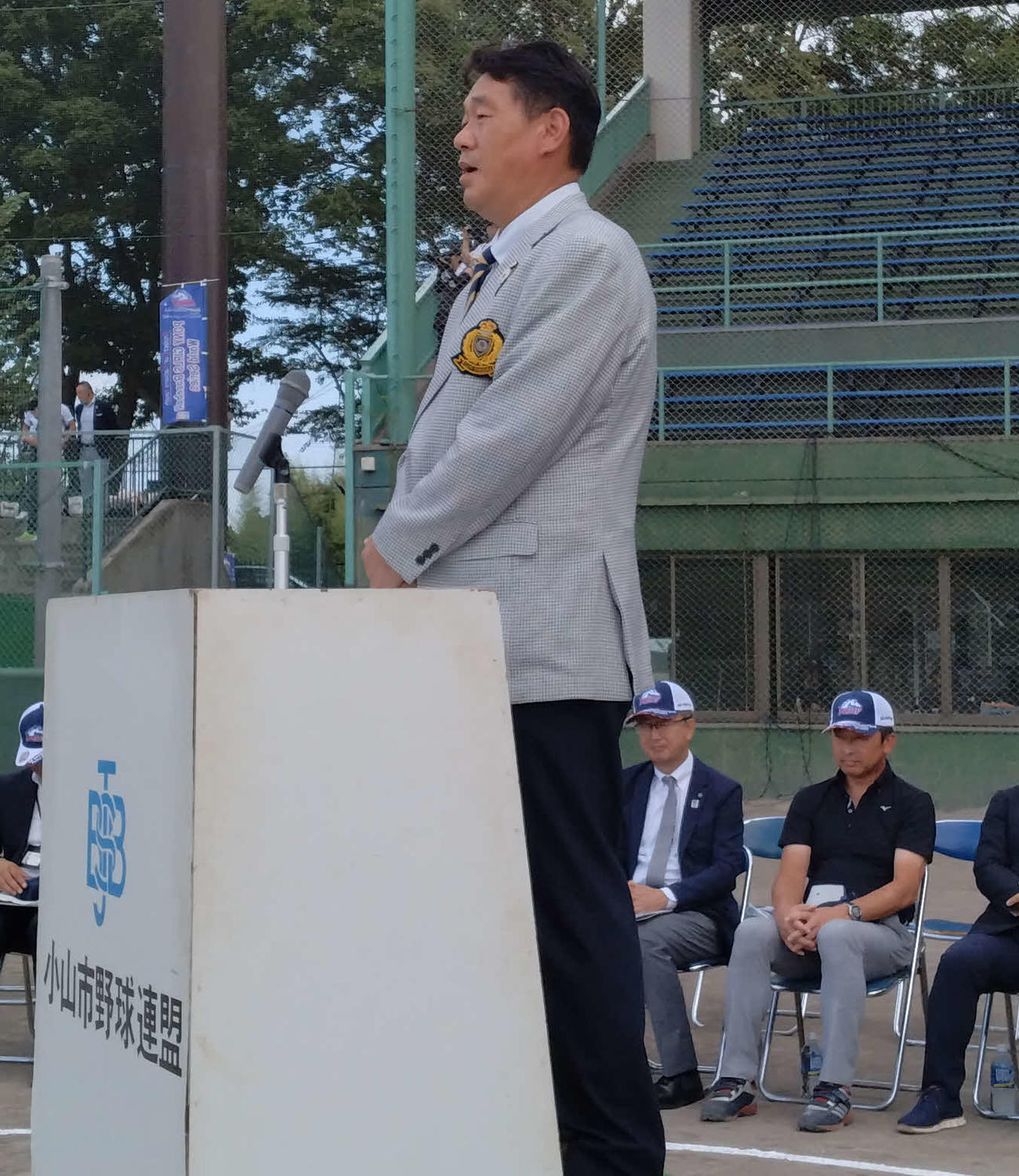 開会式であいさつする広澤克実理事長