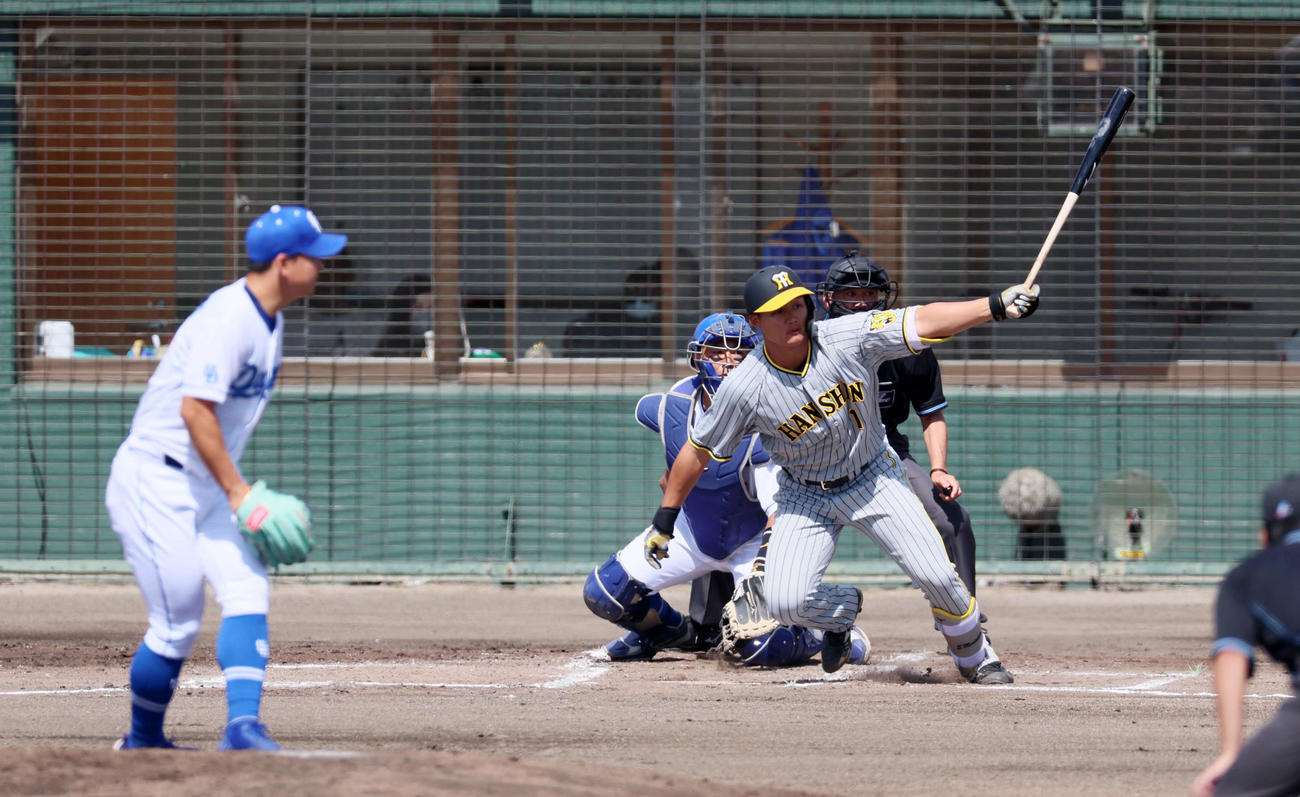 2月23日、練習試合・中日戦の2回、小笠原から適時二塁打を放った阪神森下