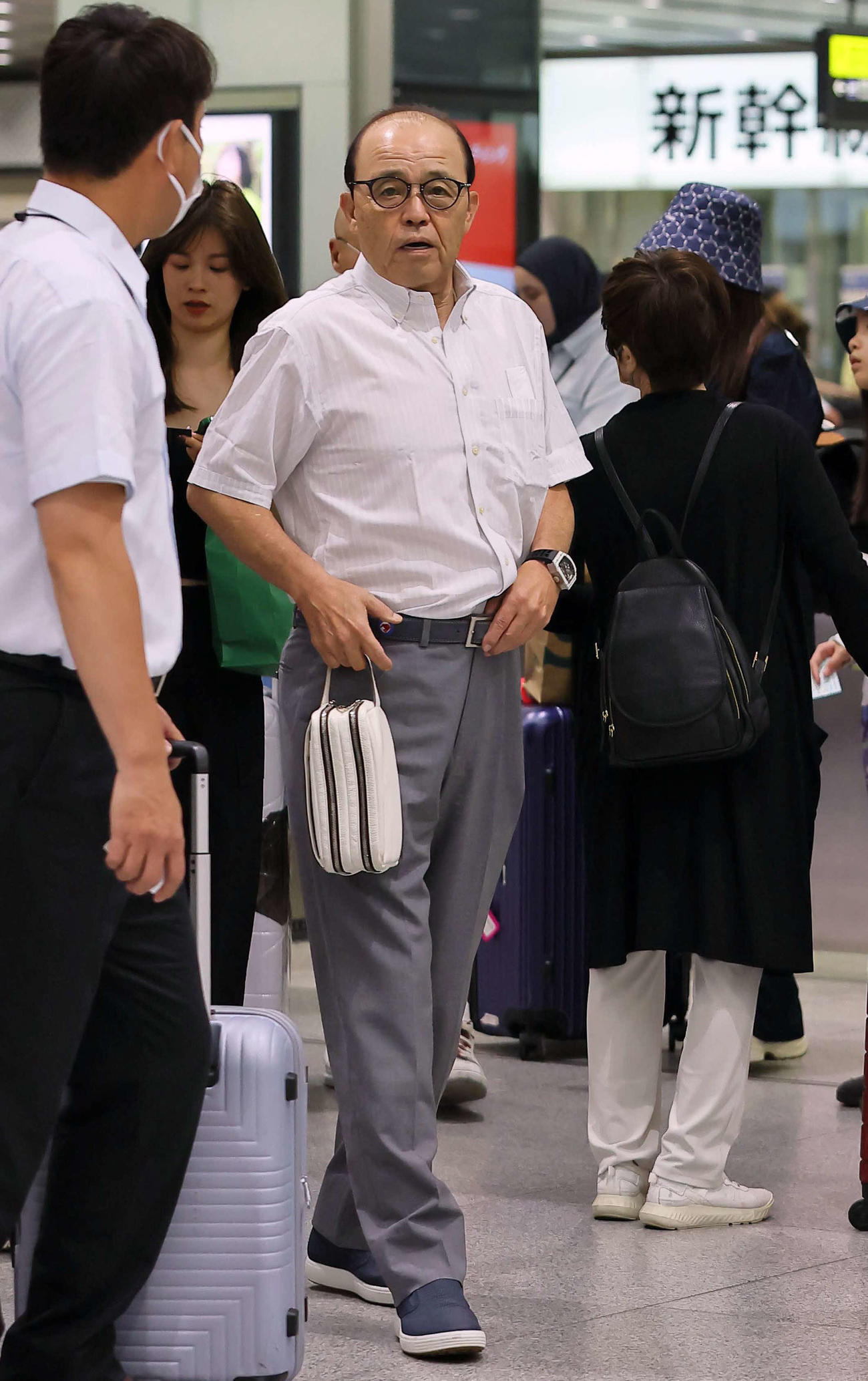 名古屋に移動する阪神岡田監督（撮影・上田博志）