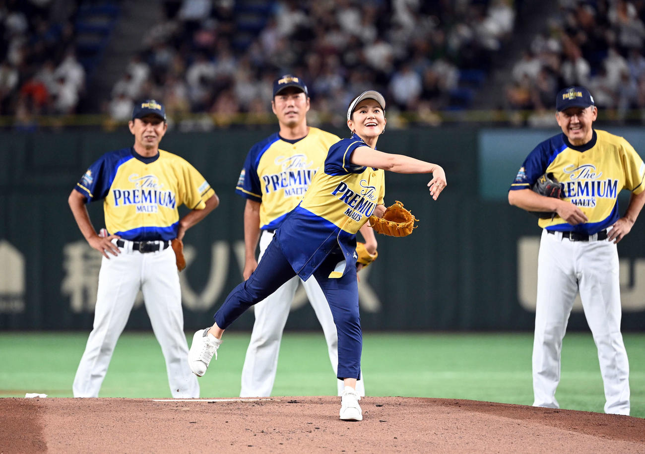 サントリードリームマッチ2023の始球式を務めた宮里藍さん（撮影・たえ見朱実）