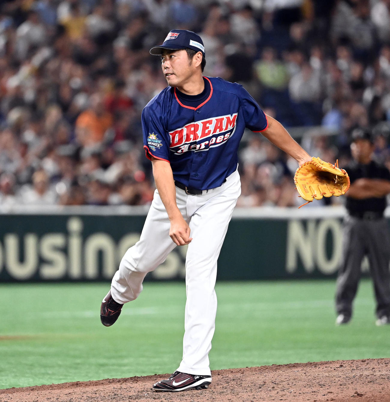 ザ・プレミアム・モルツ球団対ドリーム・ヒーローズ　8回裏からマウンドに立ったドリーム・ヒーローズの上原（撮影・たえ見朱実）