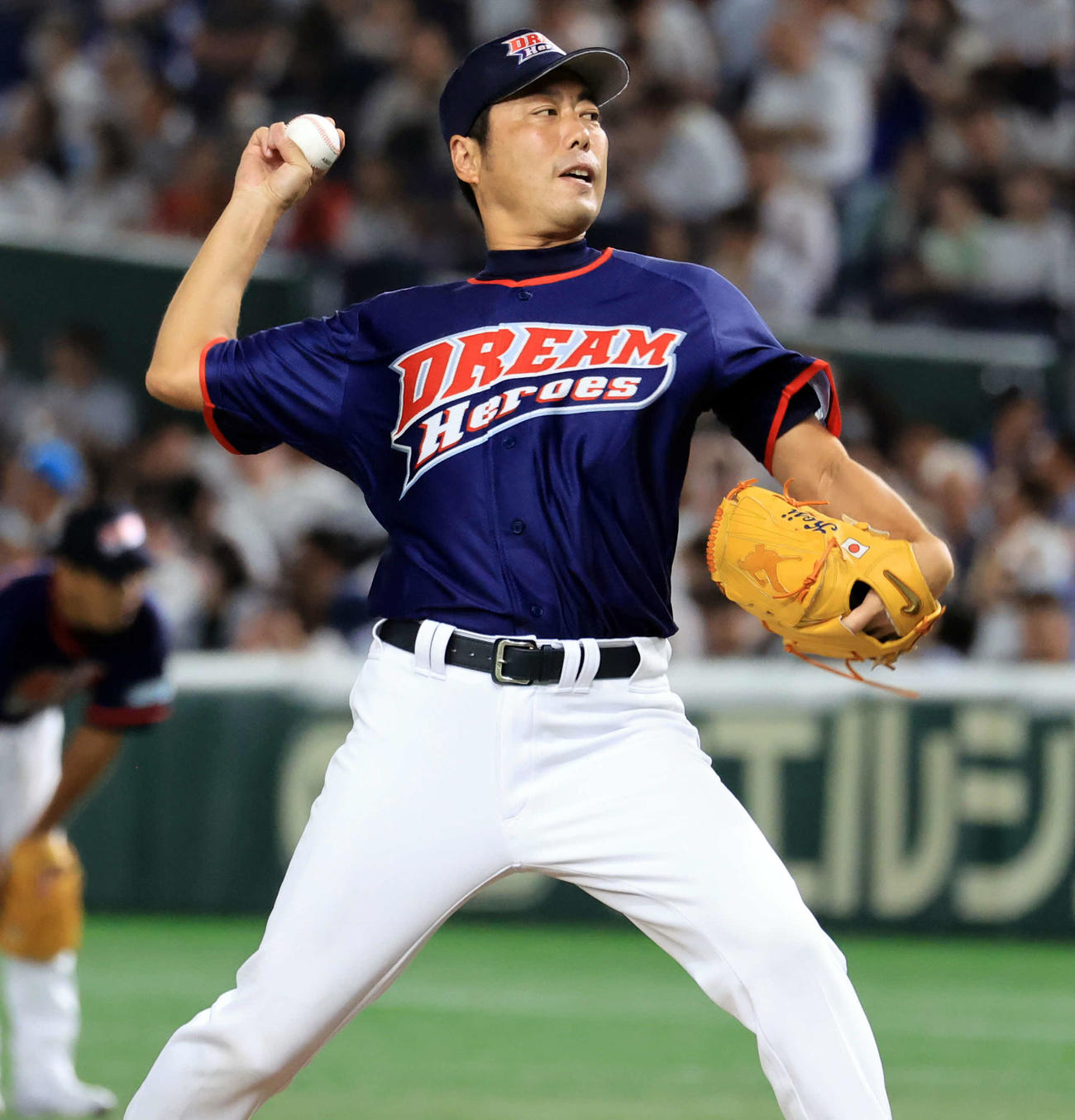 ザ・プレミアム・モルツ球団対ドリーム・ヒーローズ球団　8回裏ザ・プレミアム・モルツ球団の攻撃途中で登板した上原（撮影・浅見桂子）