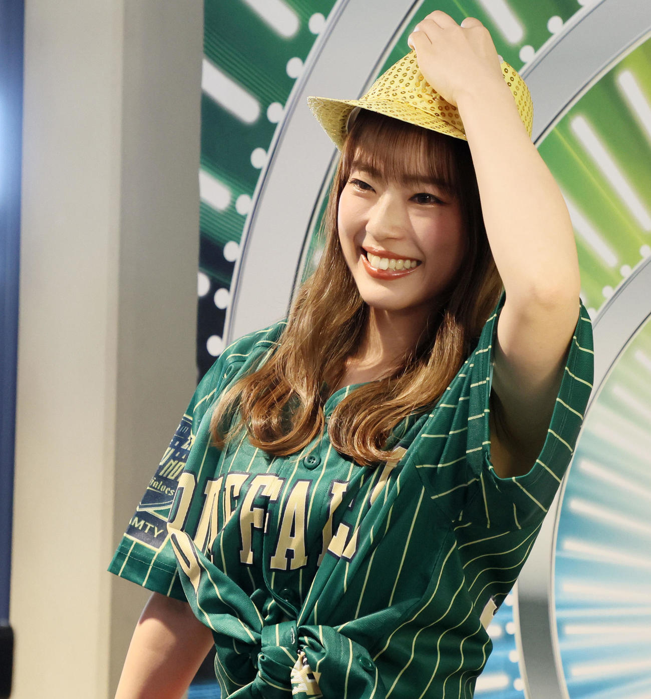 オリックス対楽天　「キングオブコンビARフォトブース」で次に撮影するのはSARA（撮影・加藤哉）