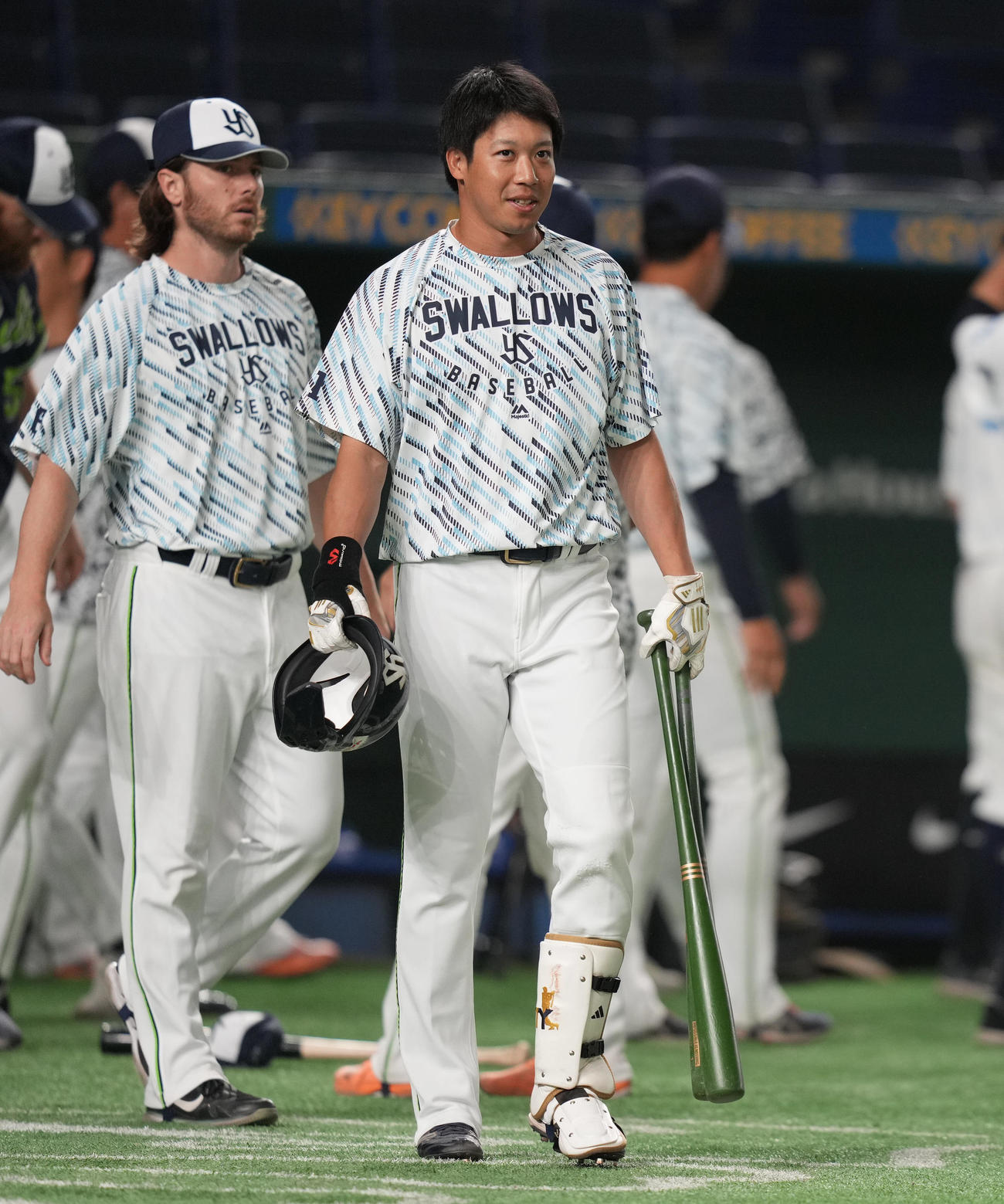 巨人対ヤクルト　試合前の練習に参加する山田（撮影・狩俣裕三）