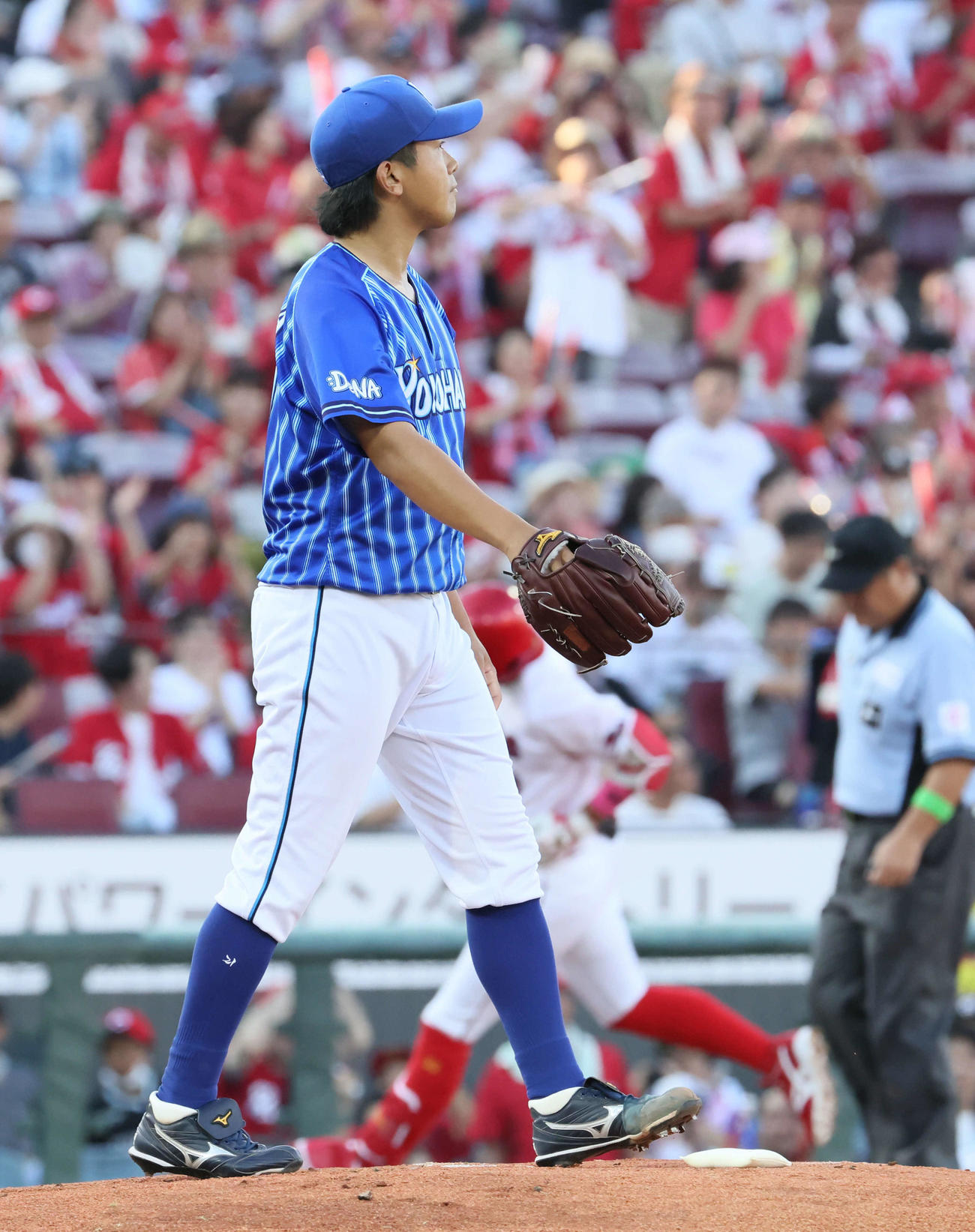 広島対DeNA 1回裏広島無死、菊池に先制左越え本塁打を浴びた今永（撮影・加藤孝規）