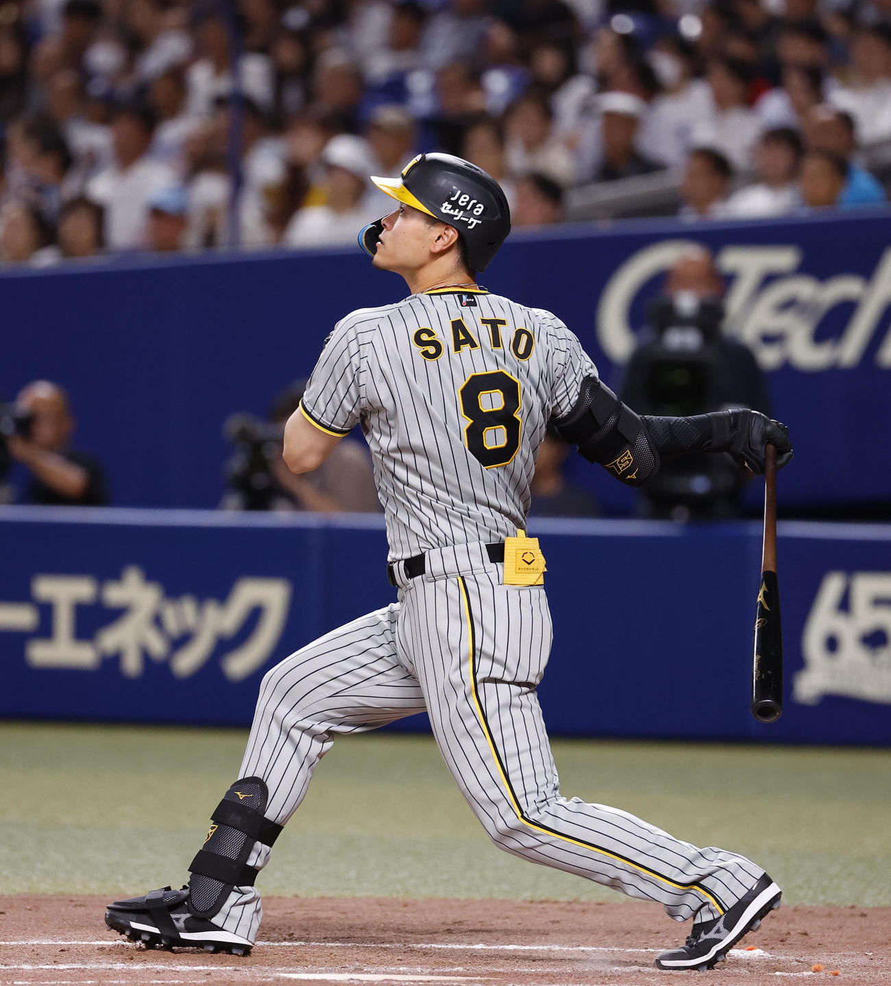 中日対阪神　7回表阪神1死一、二塁、佐藤輝が中越えに3点本塁打を放つ（撮影・藤尾明華）