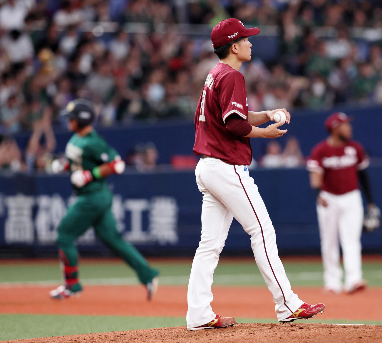 オリックス対楽天　4回裏オリックス無死、早川は頓宮に左越えソロ本塁打を浴びる（撮影・加藤哉）