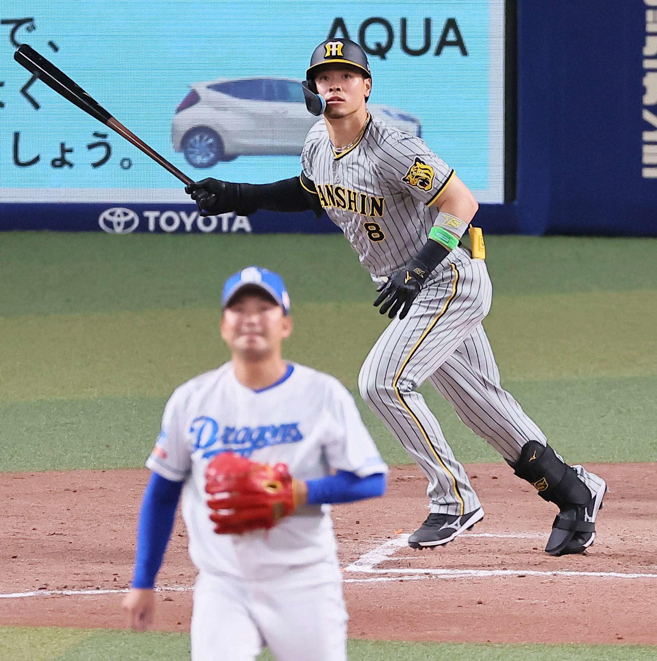 中日対阪神　7回表阪神1死一、二塁、佐藤輝は中越えに3点本塁打を放つ。投手田島（撮影・上田博志）