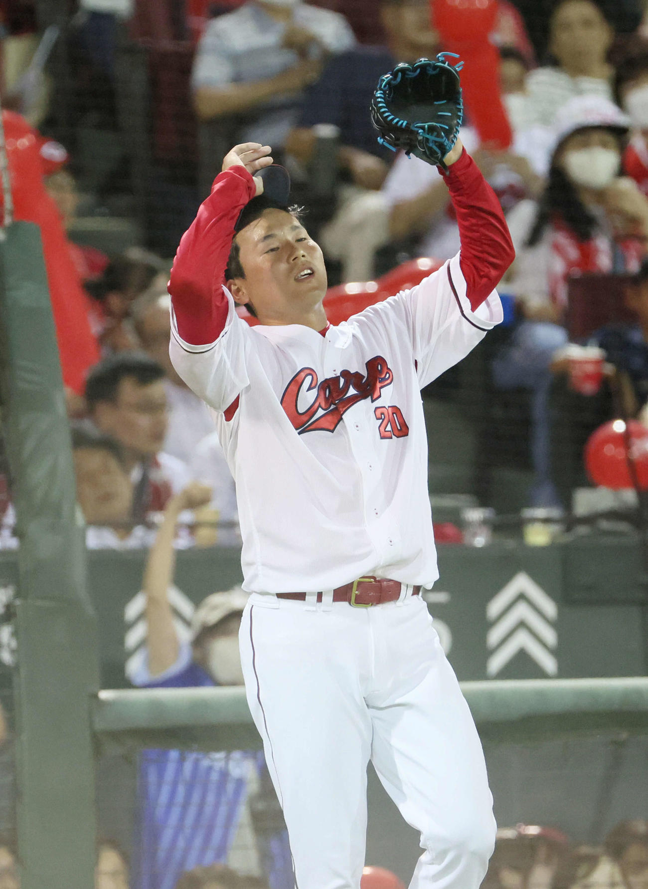 広島対DeNA 7回表DeNA2死一、二塁、宮崎に適時打を許した栗林（撮影・加藤孝規）