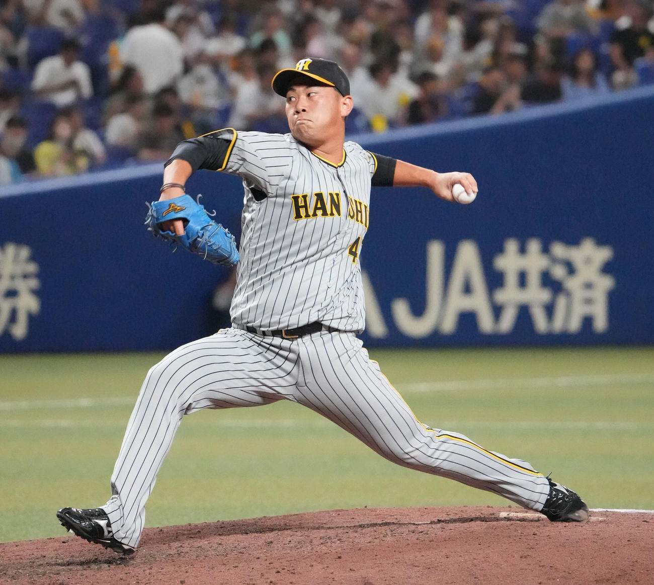 中日対阪神　7回裏、阪神2番手で登板する桐敷（撮影・森本幸一）