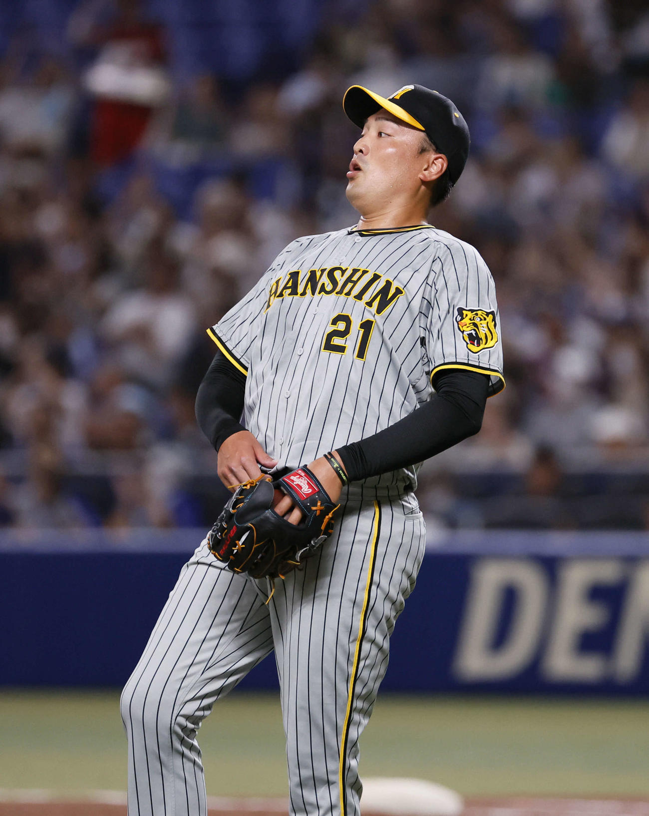 中日対阪神　2回裏中日2死三塁、メヒアに左越えの適時二塁打を許した阪神秋山（撮影・藤尾明華）