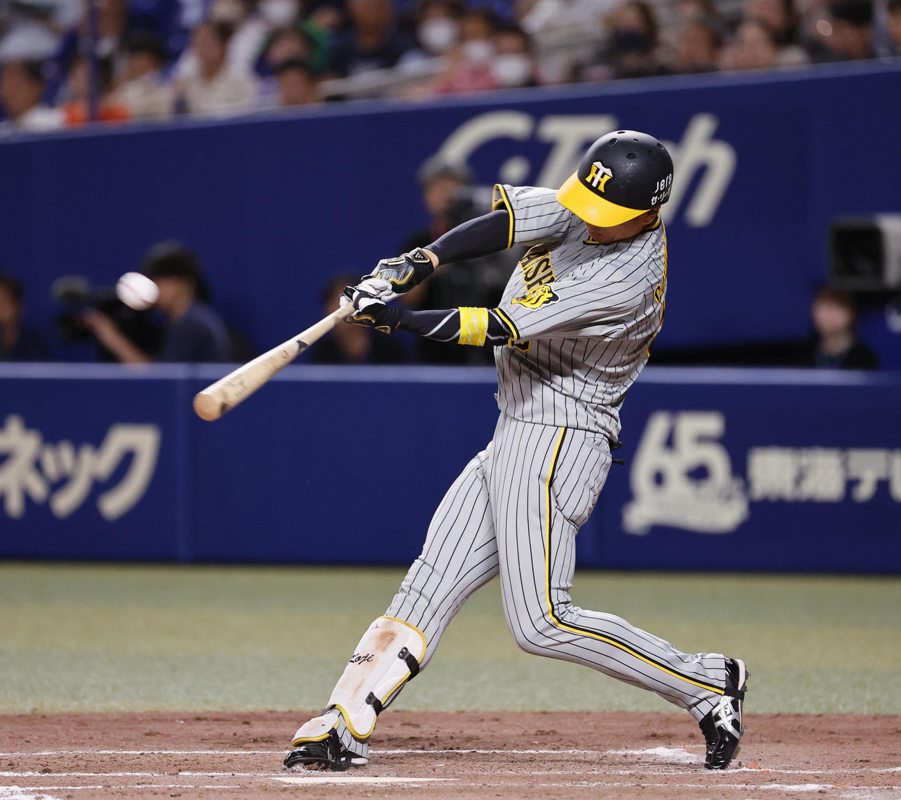 中日対阪神　3回表阪神2死、近本が右越えに本塁打を放つ（撮影・藤尾明華）