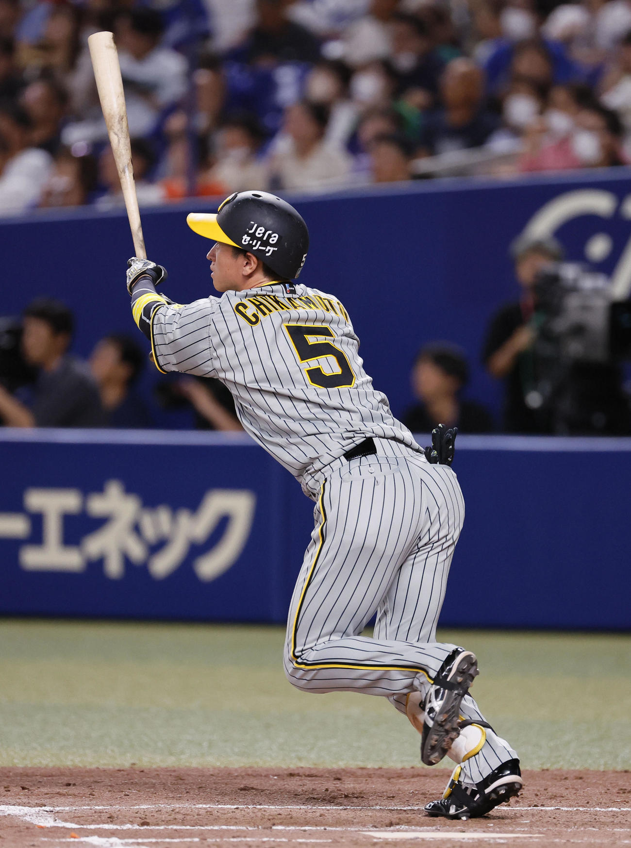 中日対阪神　3回表阪神2死、近本が右越えに本塁打を放つ（撮影・藤尾明華）