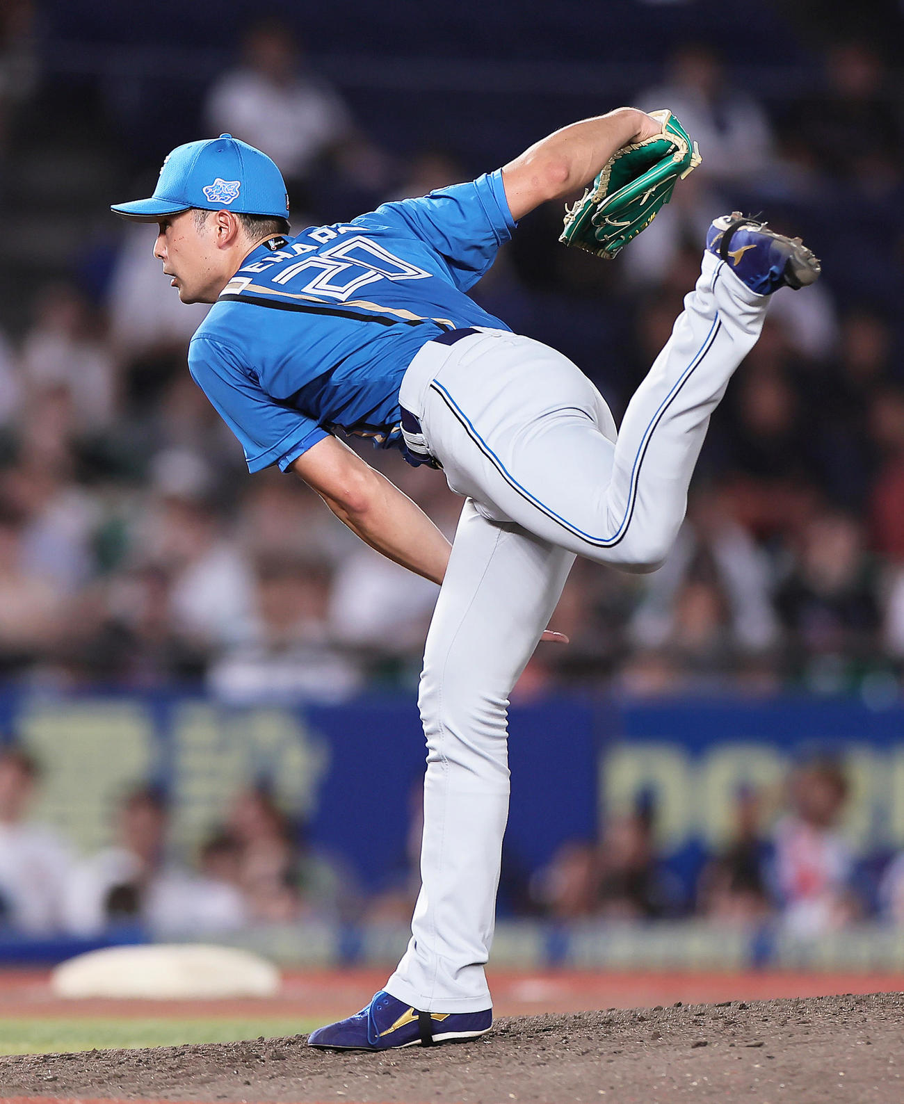 ロッテ対日本ハム　日本ハム先発の上原（撮影・足立雅史）