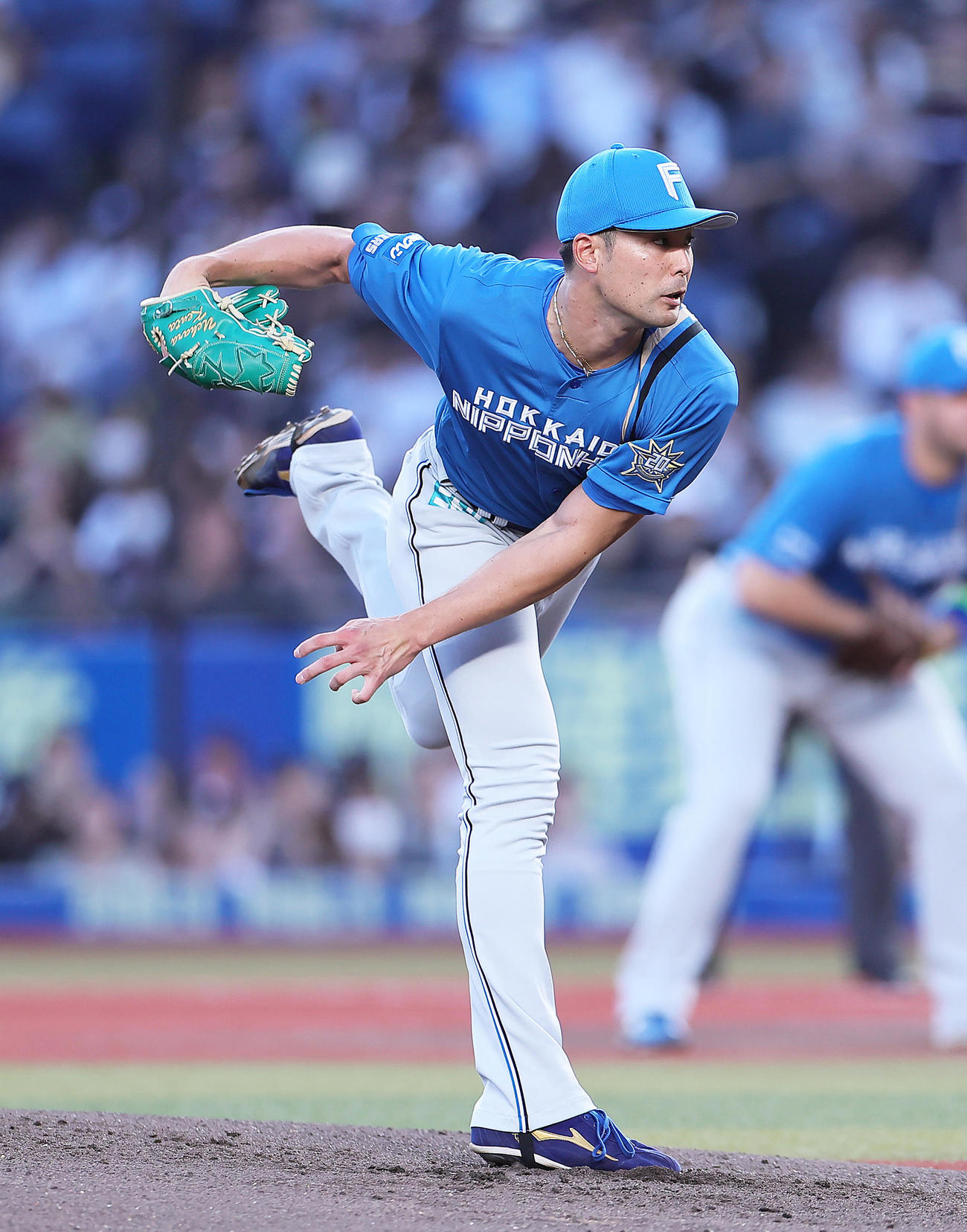 ロッテ対日本ハム　力投する日本ハム先発の上原（撮影・足立雅史）