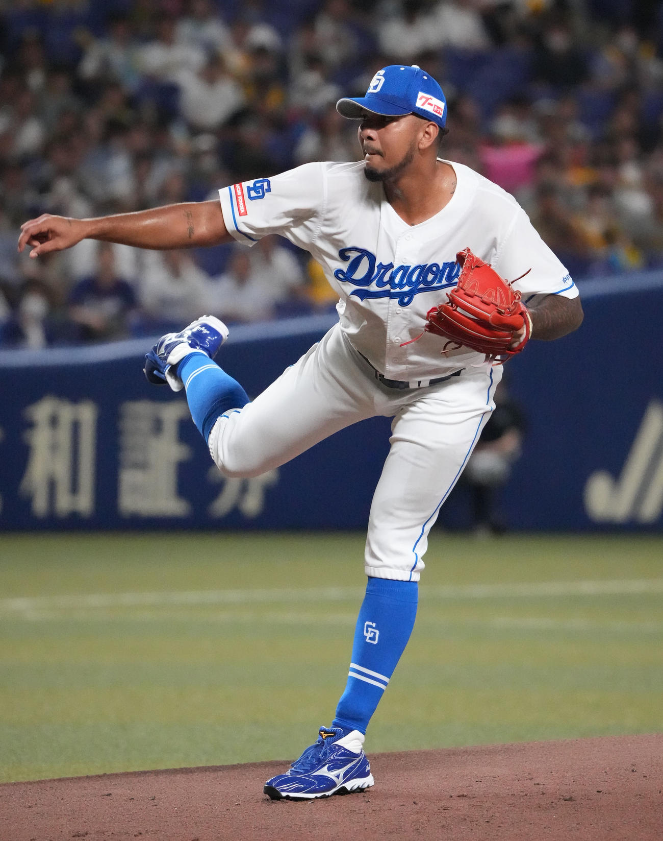 中日対阪神　力投する中日先発のメヒア（撮影・森本幸一）