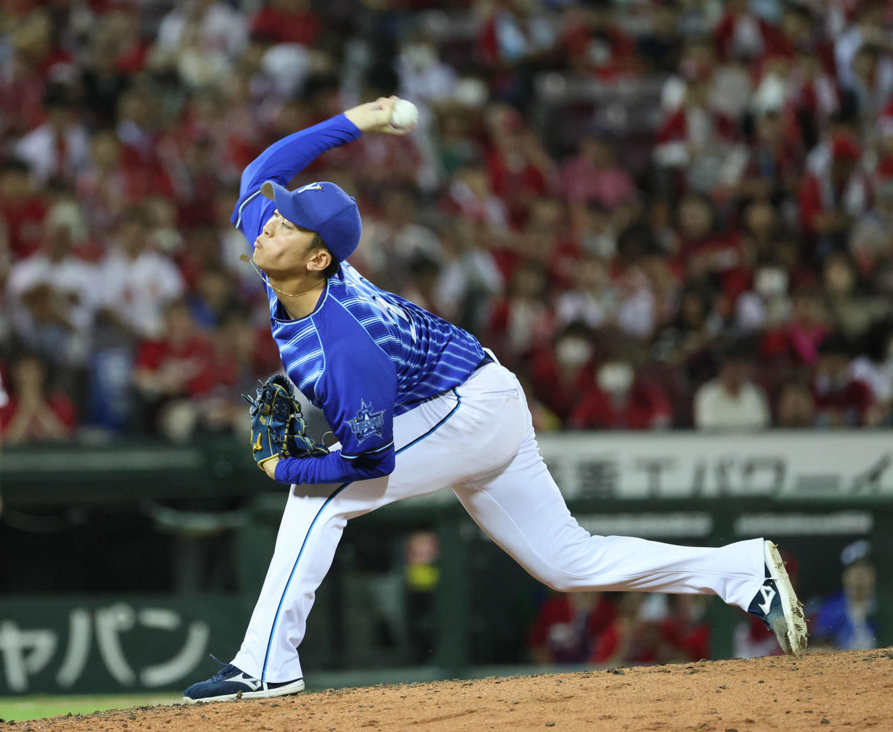 広島対DeNA 8回裏広島、DeNA3番手の入江（撮影・加藤孝規）
