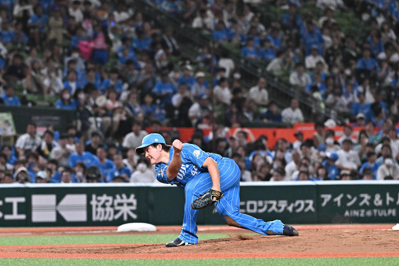 西武対ソフトバンク　9回表、力投を続ける西武先発の与座（撮影・滝沢徹郎）