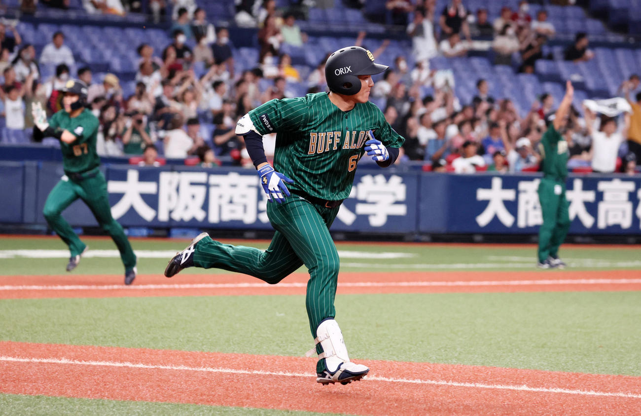 オリックス対楽天　9回裏オリックス2死満塁、茶野は中前適時打を放ちサヨナラ勝ちとなる（撮影・加藤哉）