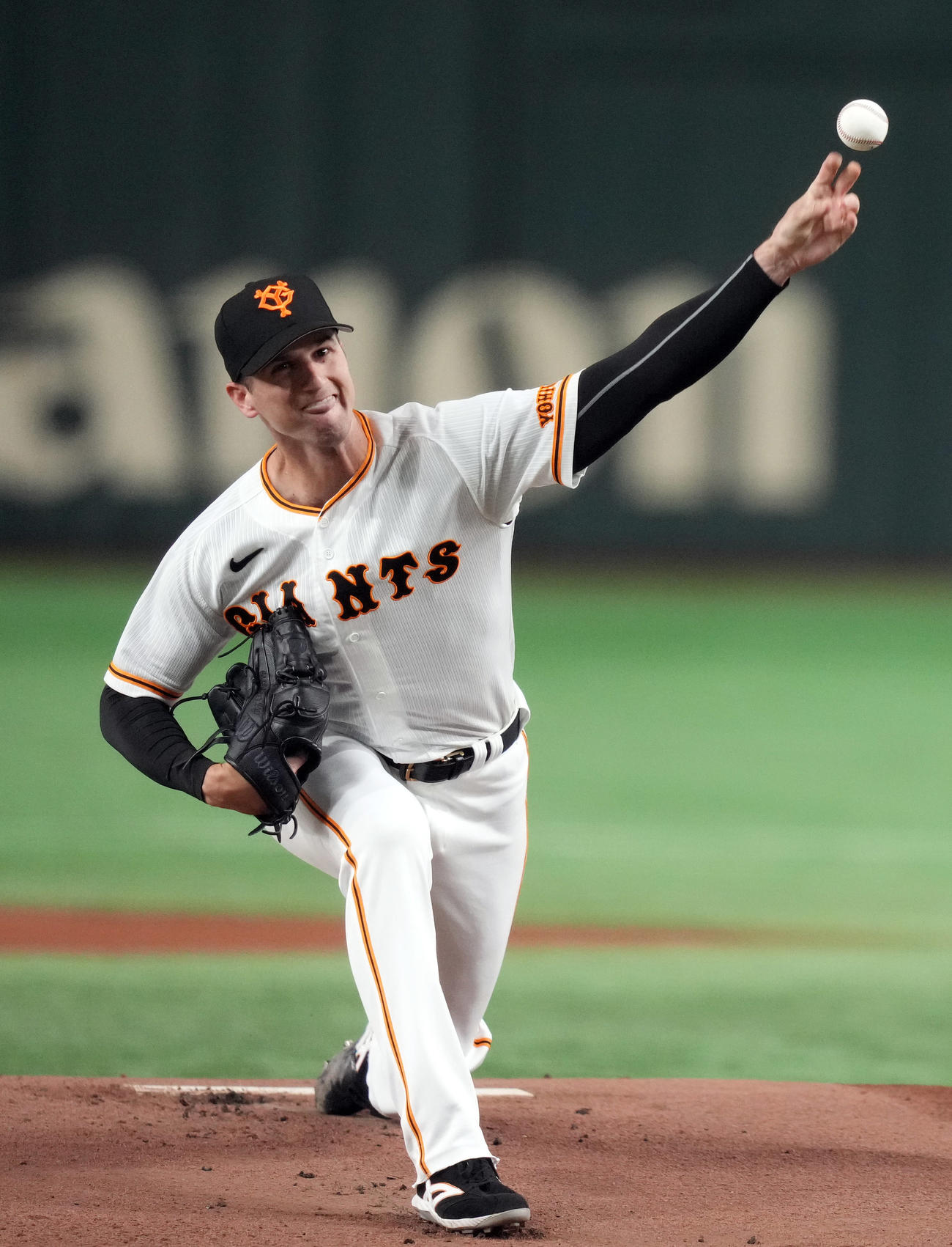 巨人対ヤクルト　力投する巨人先発グリフィン（撮影・狩俣裕三）