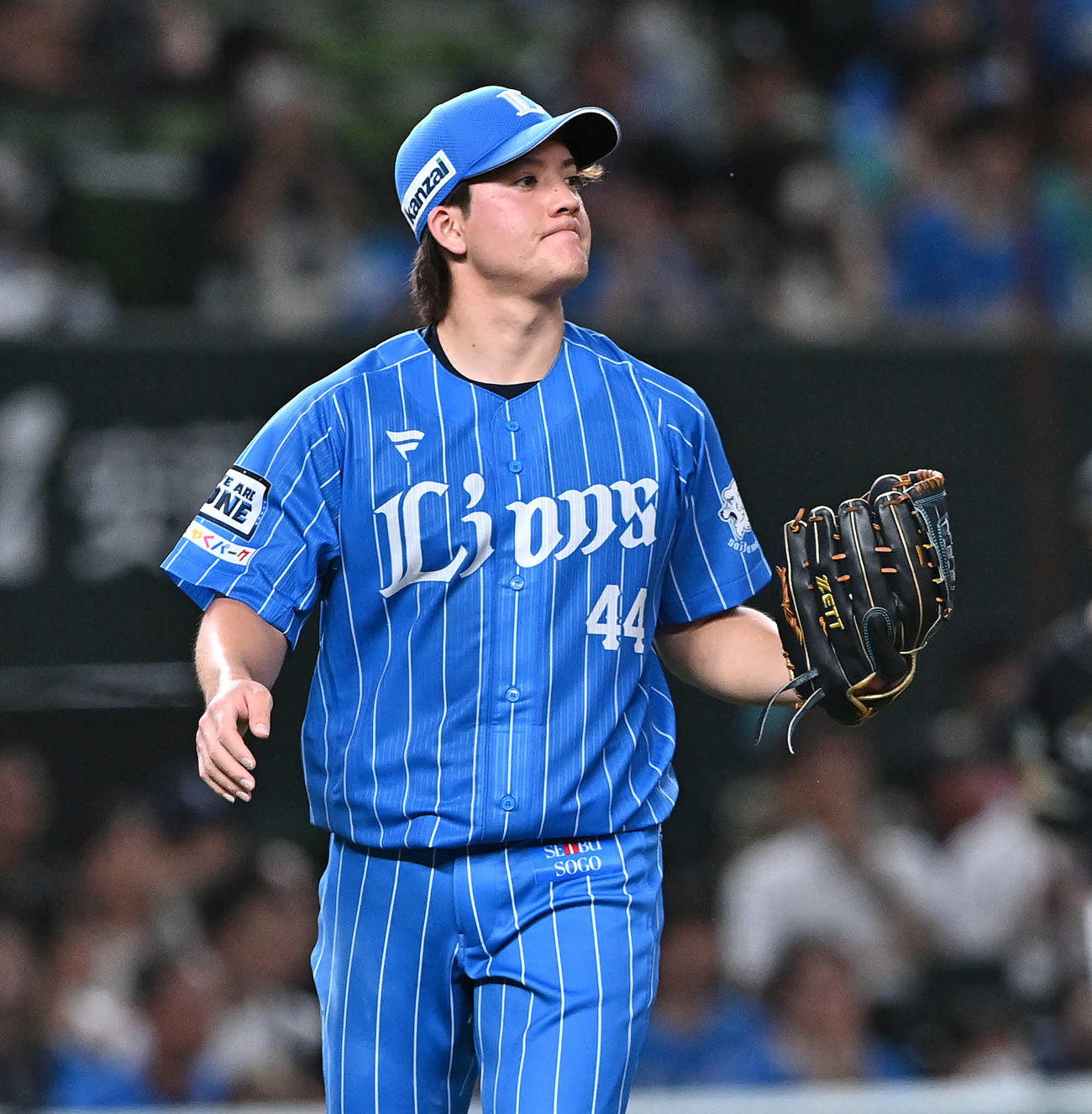 西武対ソフトバンク　引き締まった表情で試合に臨む西武先発の与座（撮影・滝沢徹郎）