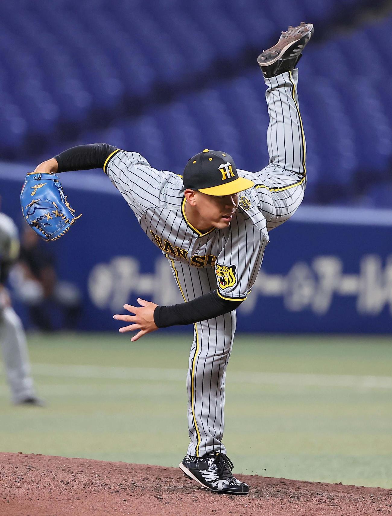 ウエスタン中日対阪神　阪神3番手の鈴木（撮影・上田博志）