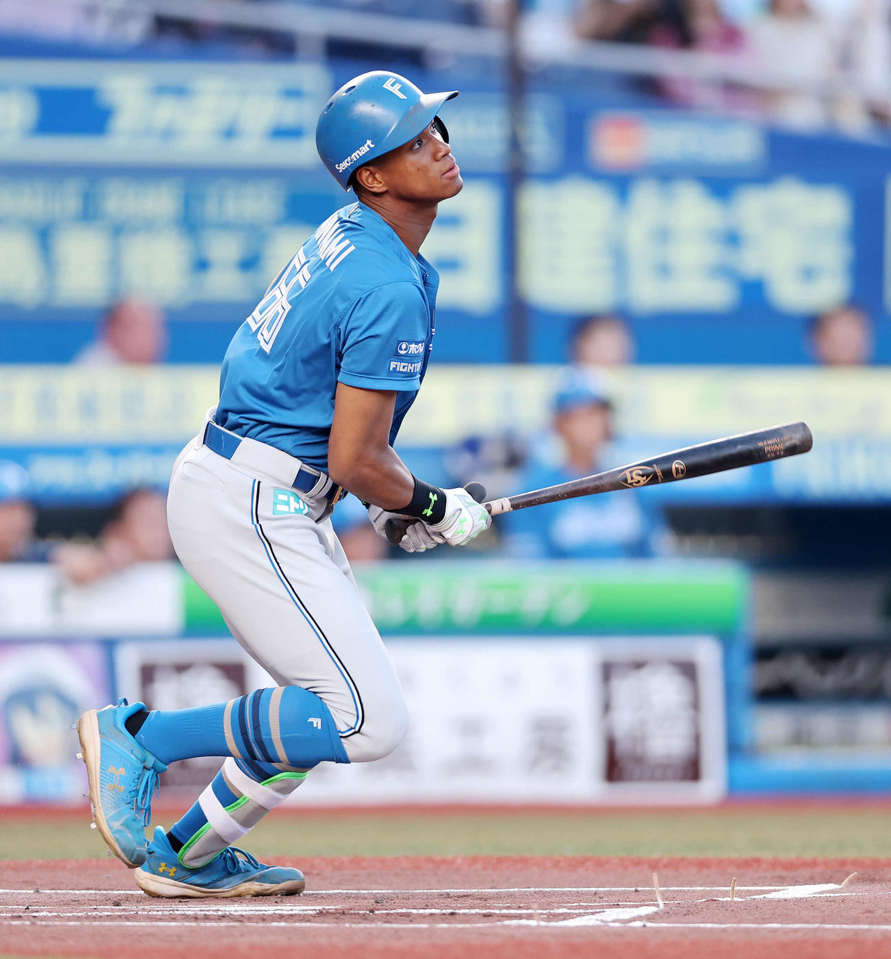 ロッテ対日本ハム　1回表日本ハム1死二、三塁、万波は先制の右前適時打を放つ（撮影・鈴木正人）