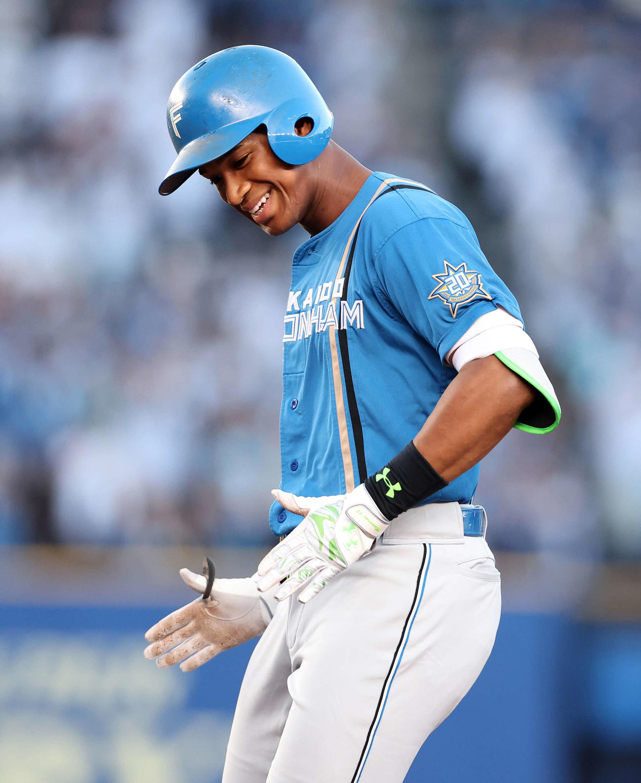 ロッテ対日本ハム　1回表日本ハム1死二、三塁、万波は右前適時打を放笑顔を見せる（撮影・鈴木正人）