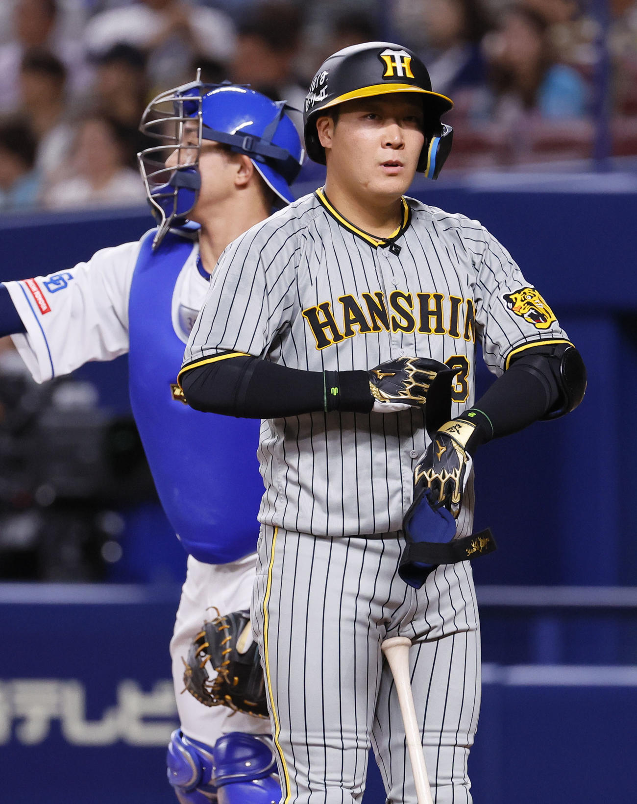 中日対阪神　3回表阪神2死一塁、四球を選ぶ大山（撮影・藤尾明華）