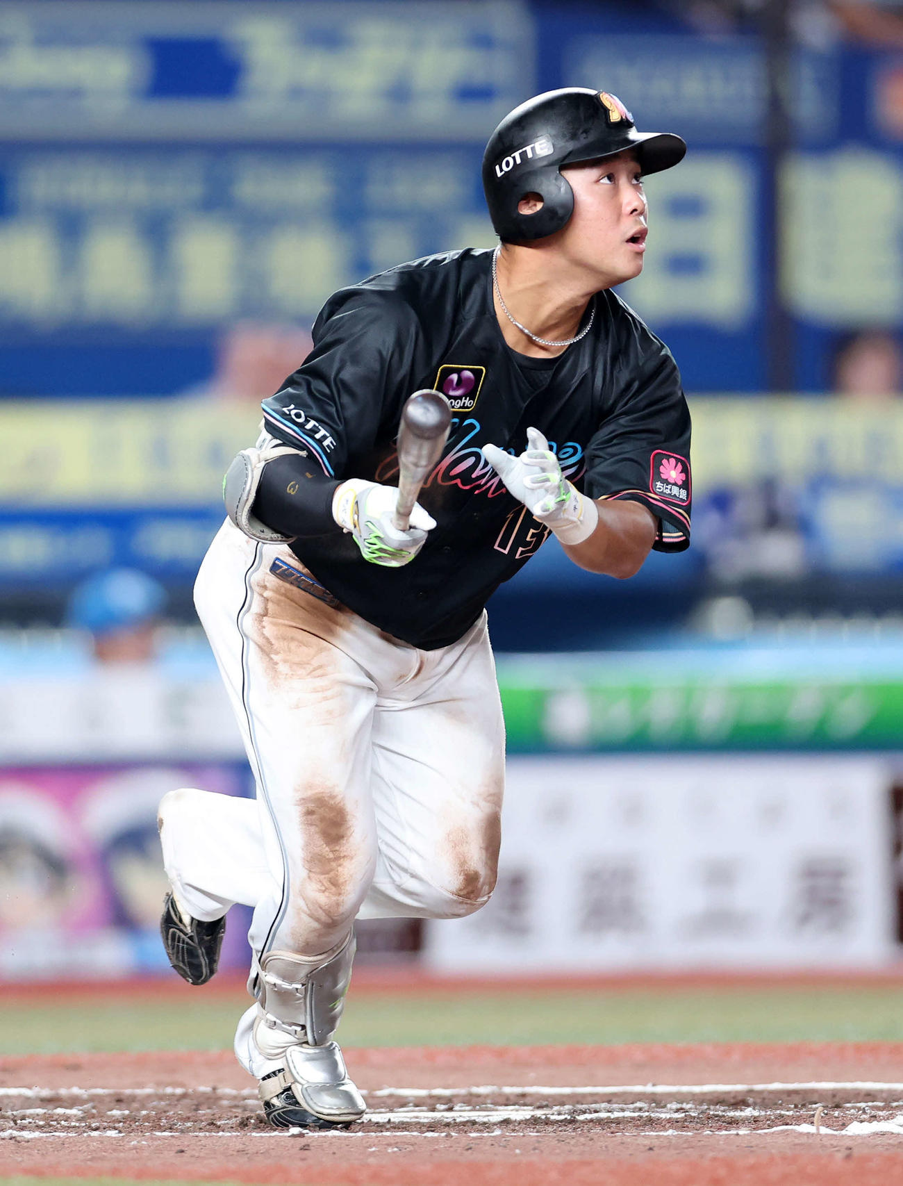 ロッテ対日本ハム　6回裏ロッテ2死、平沢はこの日2本目の、右越えソロ本塁打を放つ（撮影・鈴木正人）
