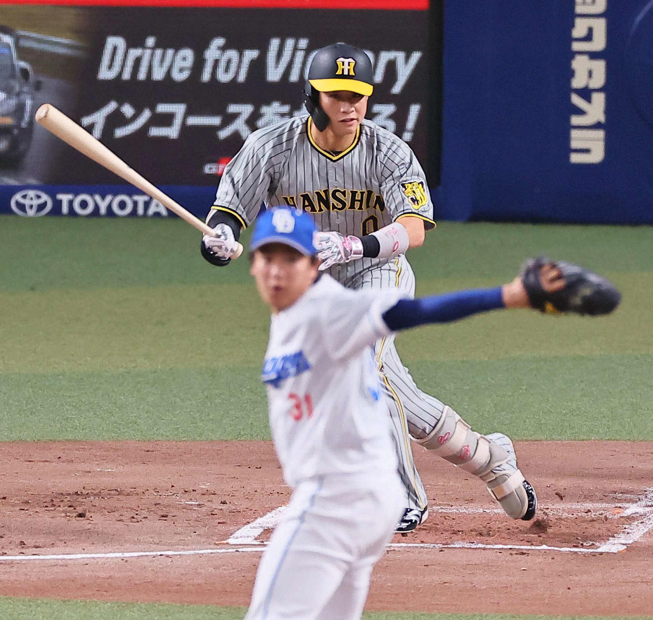 中日対阪神　2回表阪神2死、木浪は中前打を放つ（撮影・上田博志）