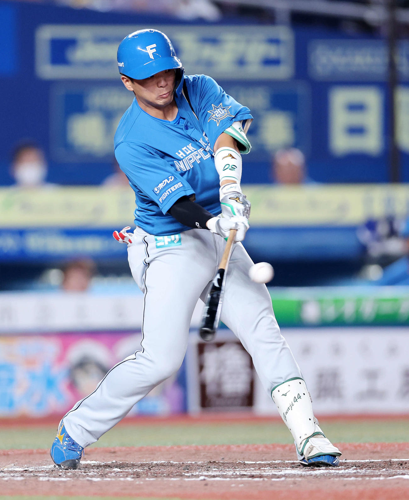 ロッテ対日本ハム　7回表日本ハム無死満塁、郡司は右前適時打を放つ（撮影・鈴木正人）