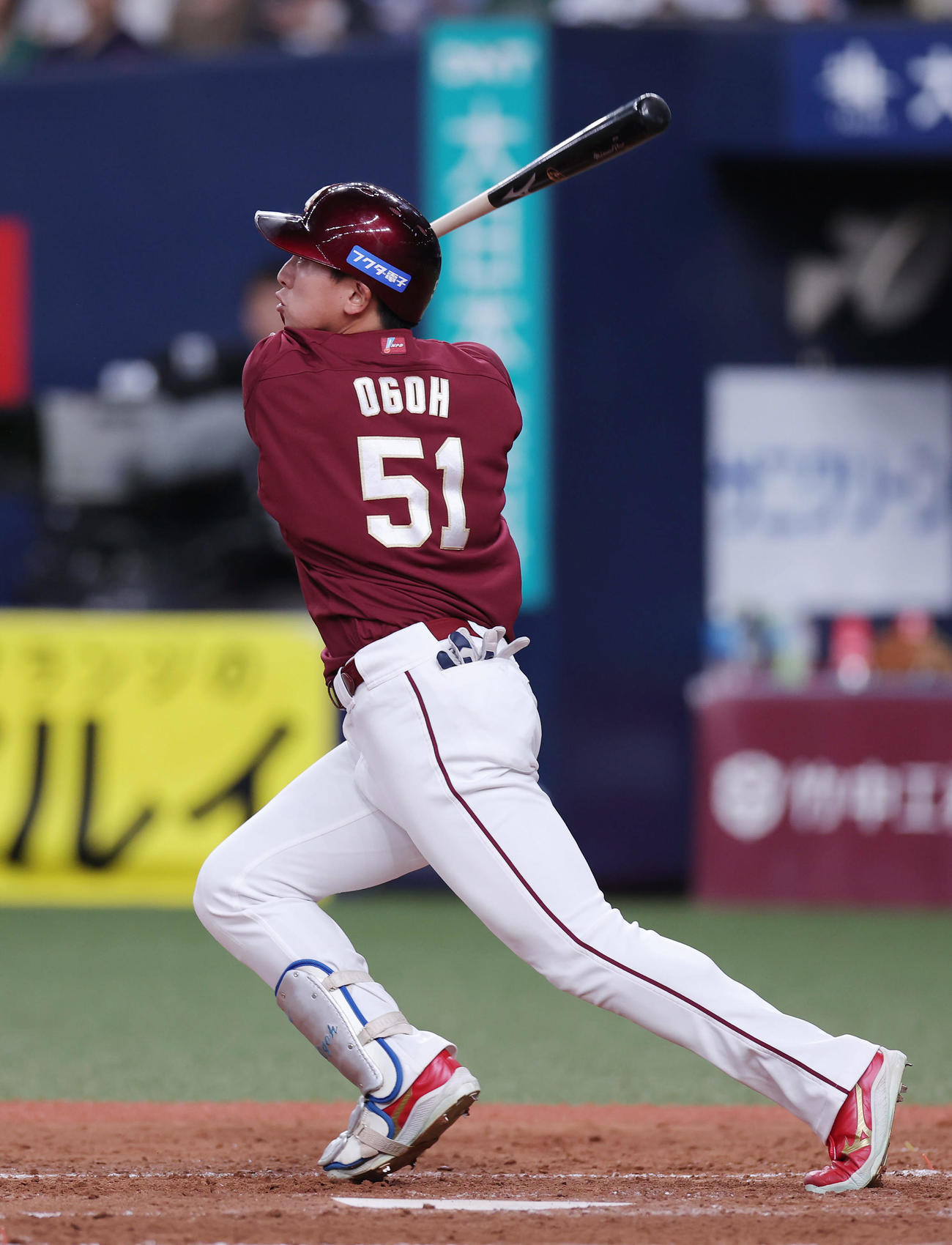 オリックス対楽天　5回表楽天1死、右越え本塁打を放つ小郷（撮影・前田充）