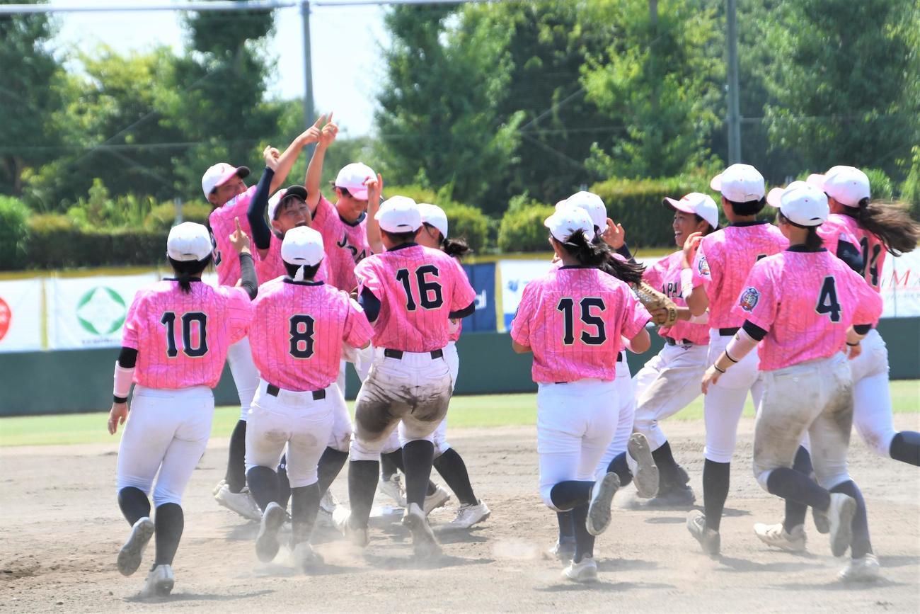 U－15日本は初代女王に輝いた
