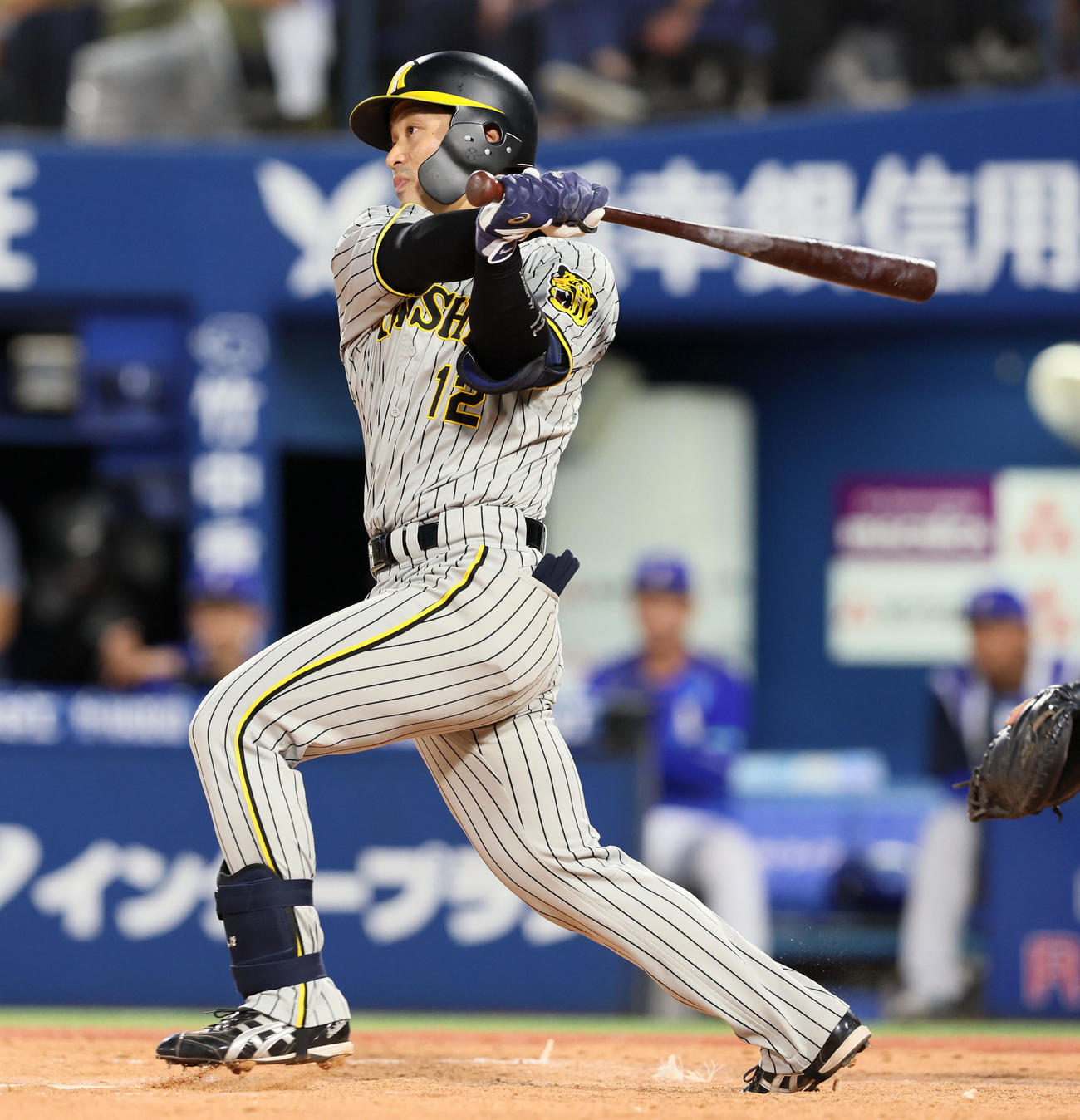 DeNA対阪神　4回表阪神2死二塁、坂本は左前適時打を放つ（撮影・加藤哉）