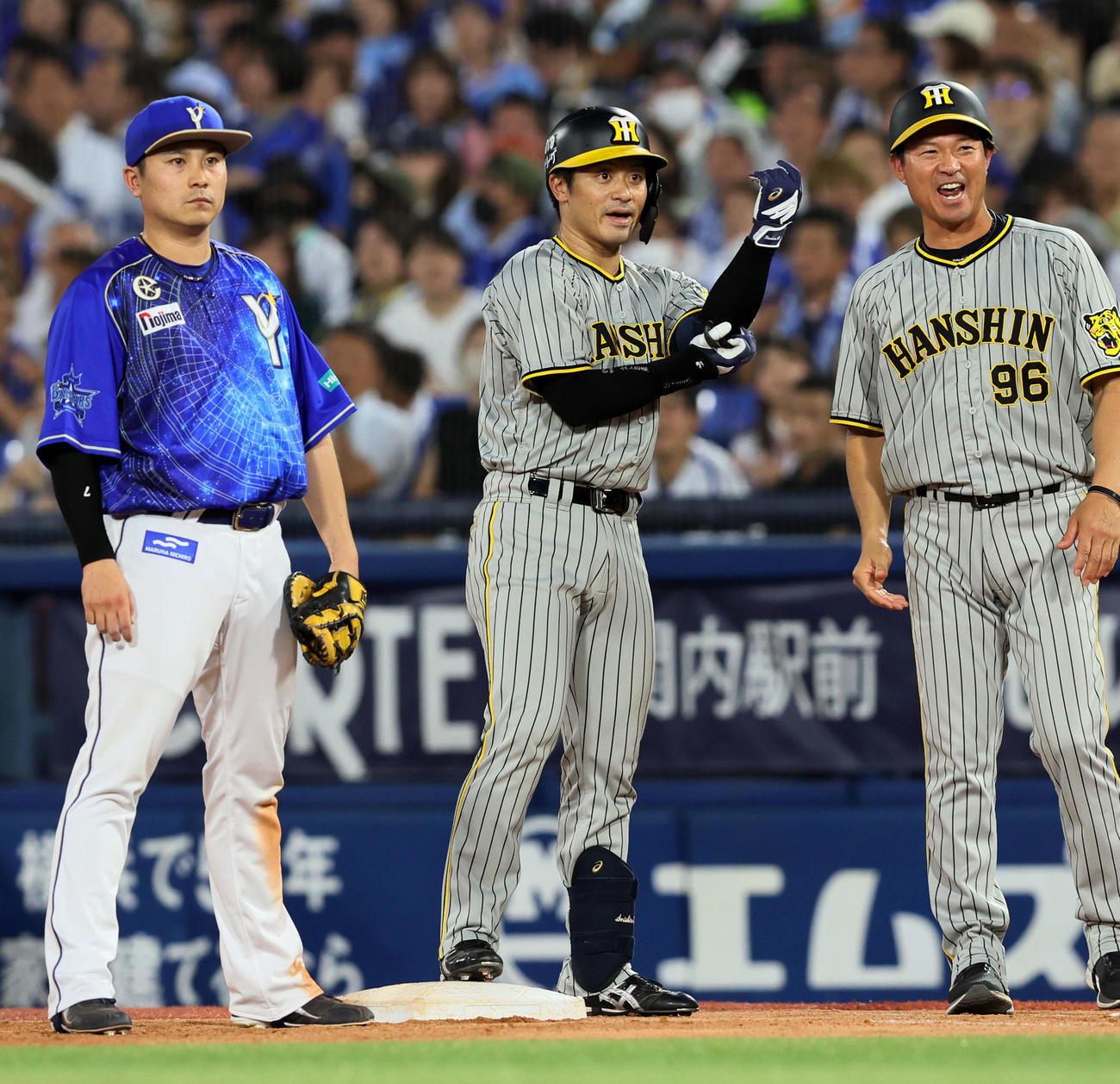 DeNA対阪神　4回表阪神2死二塁、坂本は左前適時打を放つ（撮影・加藤哉）