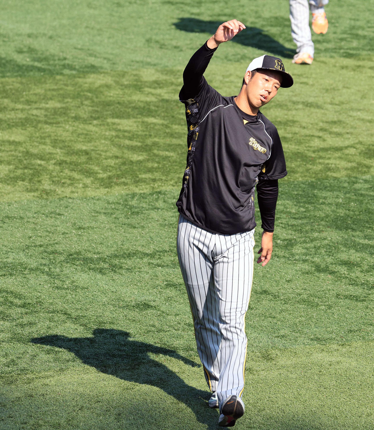 DeNA阪神　試合前、ウオームアップする青柳（撮影・浅見桂子）