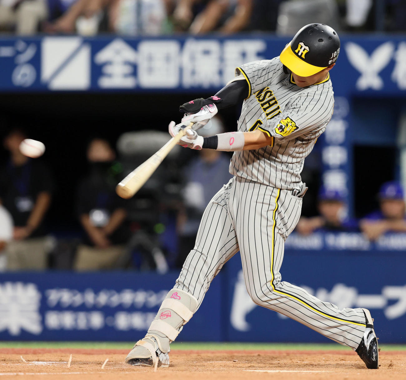 DeNA対阪神　4回表阪神2死一塁、木浪は中前打を放つ（撮影・加藤哉）