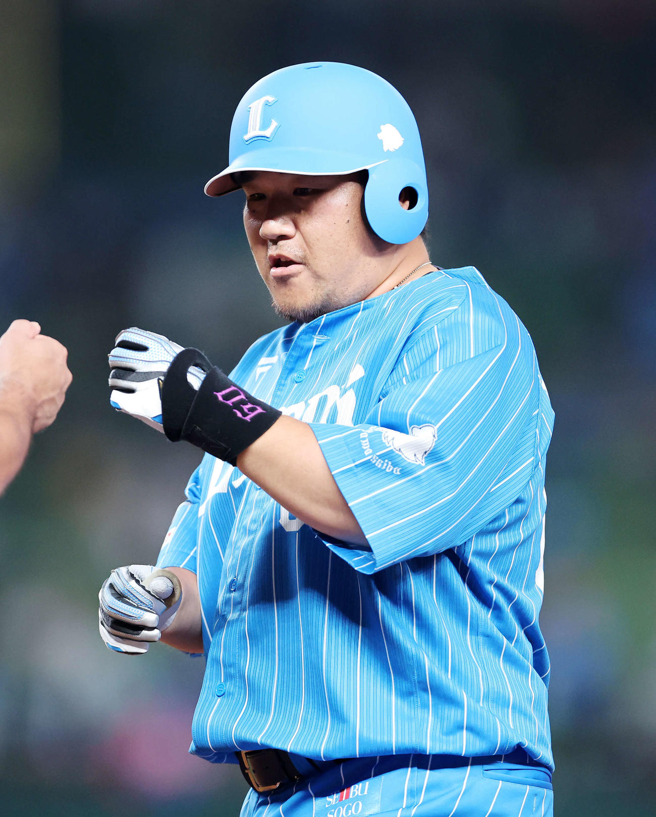 西武対オリックス　6回裏西武1死、中村は左前安打を放つ（撮影・鈴木正人）