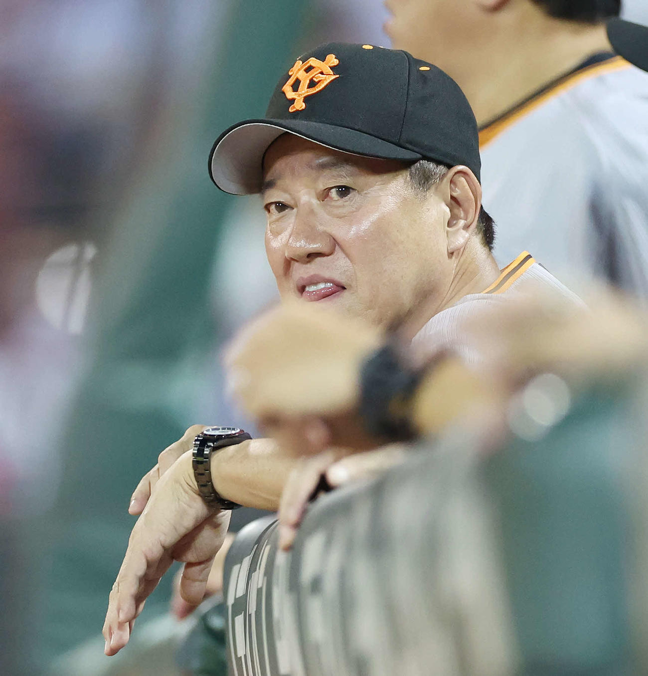 広島対巨人　厳しい表情の巨人原監督（撮影・宮地輝）