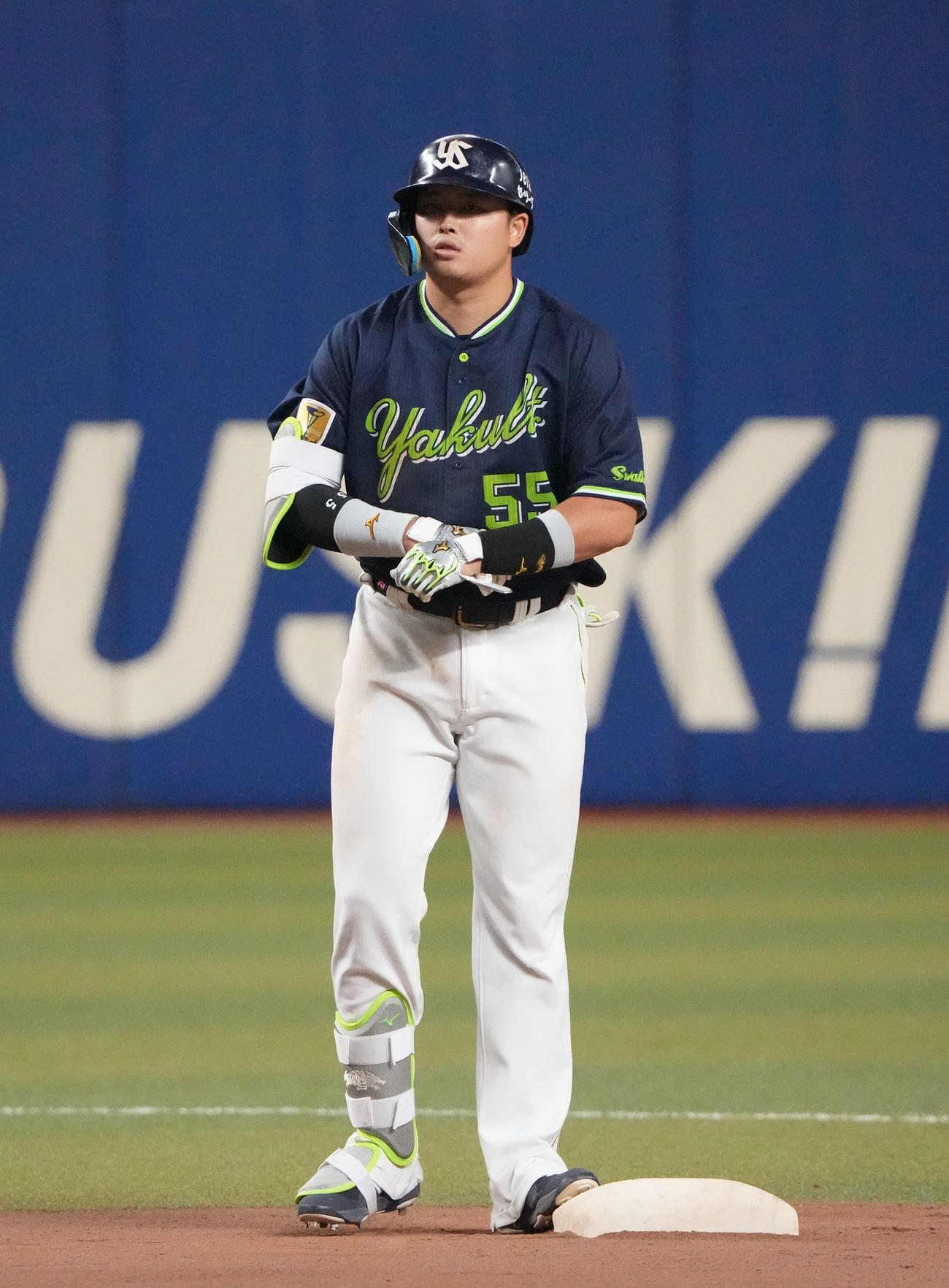 中日対ヤクルト　4回表ヤクルト無死、中越え二塁打を放った村上（撮影・森本幸一）