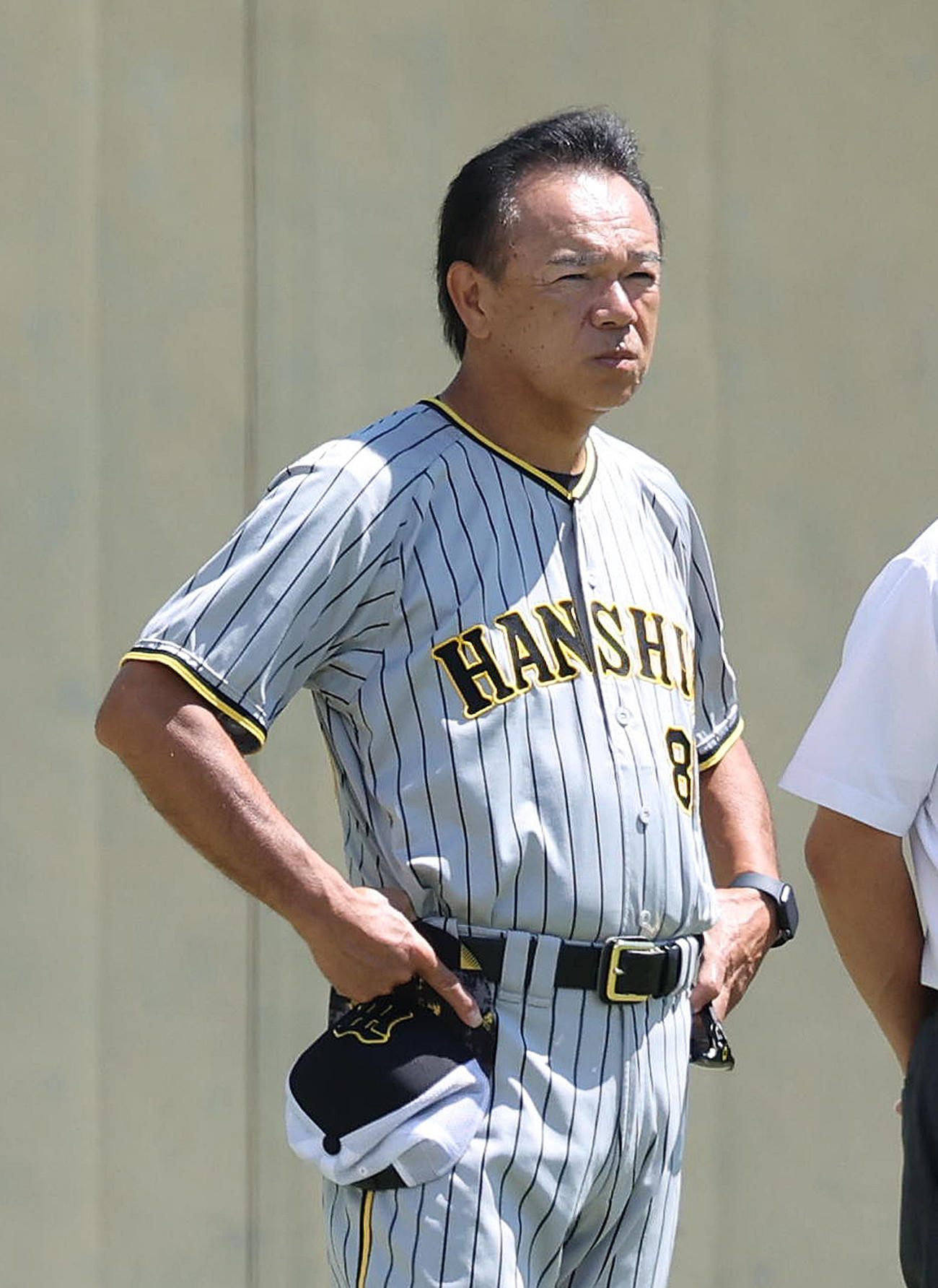 新外国人ブルワーを視察する阪神和田2軍監督（撮影・白石智彦）