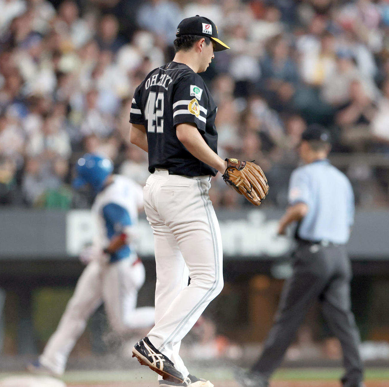 日本ハム対ソフトバンク　2回裏日本ハム1死、野村に左越え本塁打を浴びる大関（撮影・佐藤翔太）