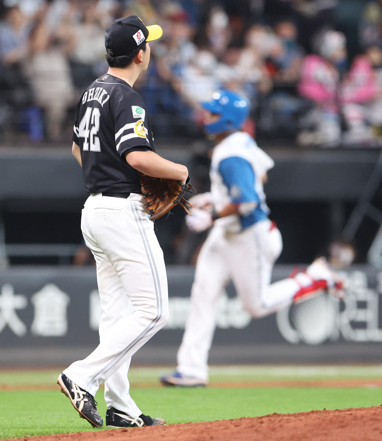 日本ハム対ソフトバンク　4回裏日本ハム1死、野村に左越え本塁打を浴びる大関（撮影・佐藤翔太）