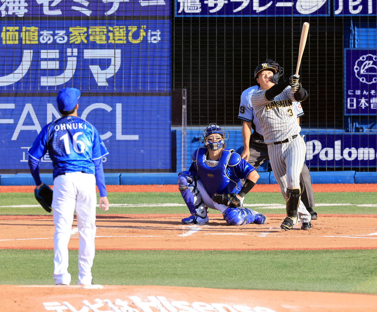 DeNA対阪神　1回表阪神1死一、三塁、大山は左中間3点本塁打を放つ。投手大貫（撮影・浅見桂子）