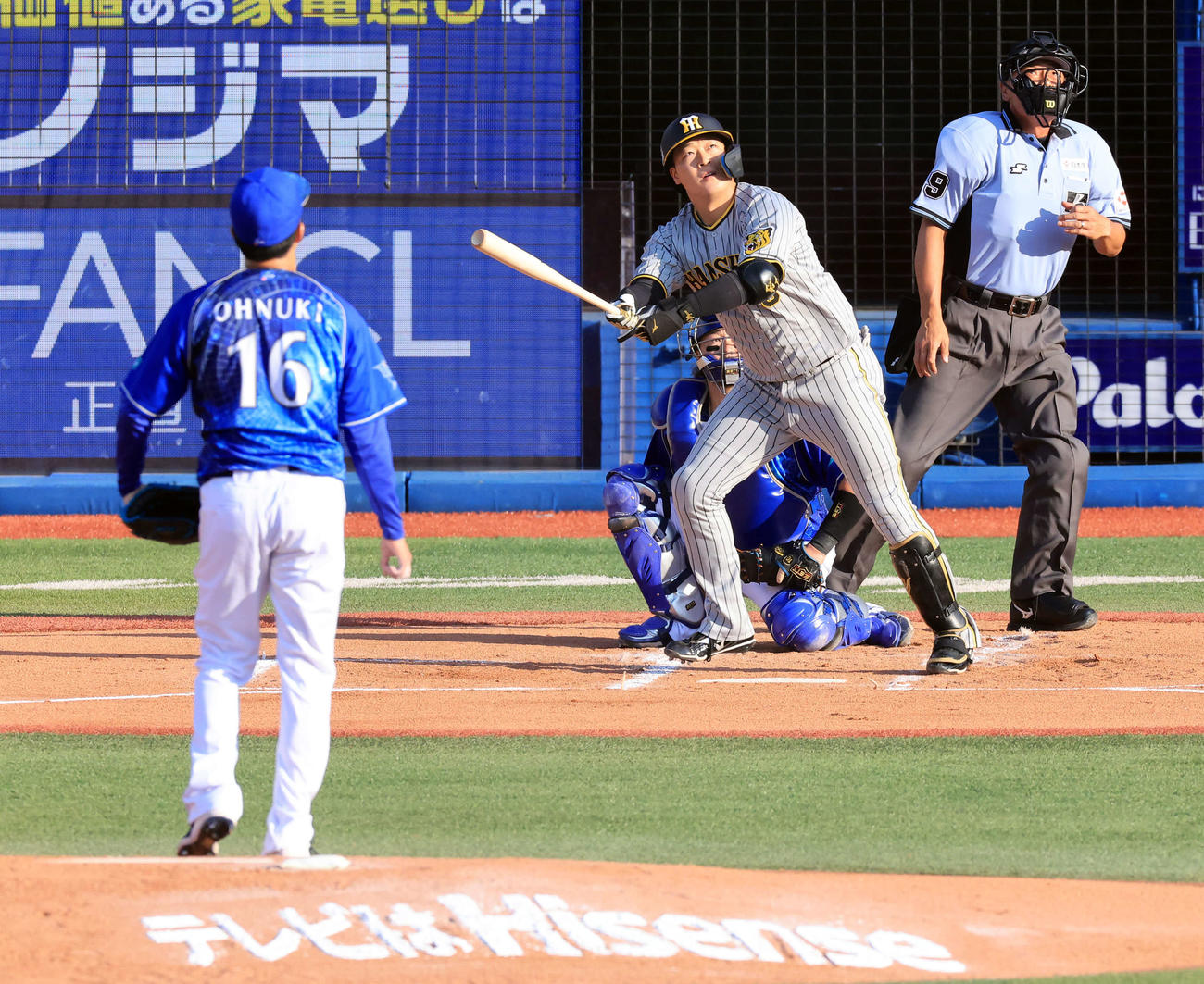 DeNA対阪神　1回表阪神1死一、三塁、大山は左中間3点本塁打を放つ。投手大貫（撮影・浅見桂子）