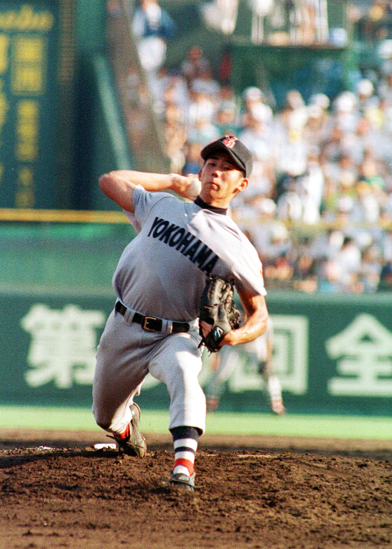 1998年8月16日、甲子園で力投する横浜の松坂大輔