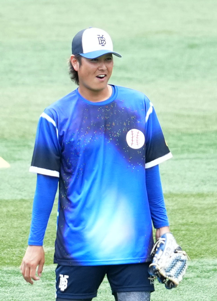 DeNA対阪神　1軍に合流したDeNA宮国（撮影・横山健太）
