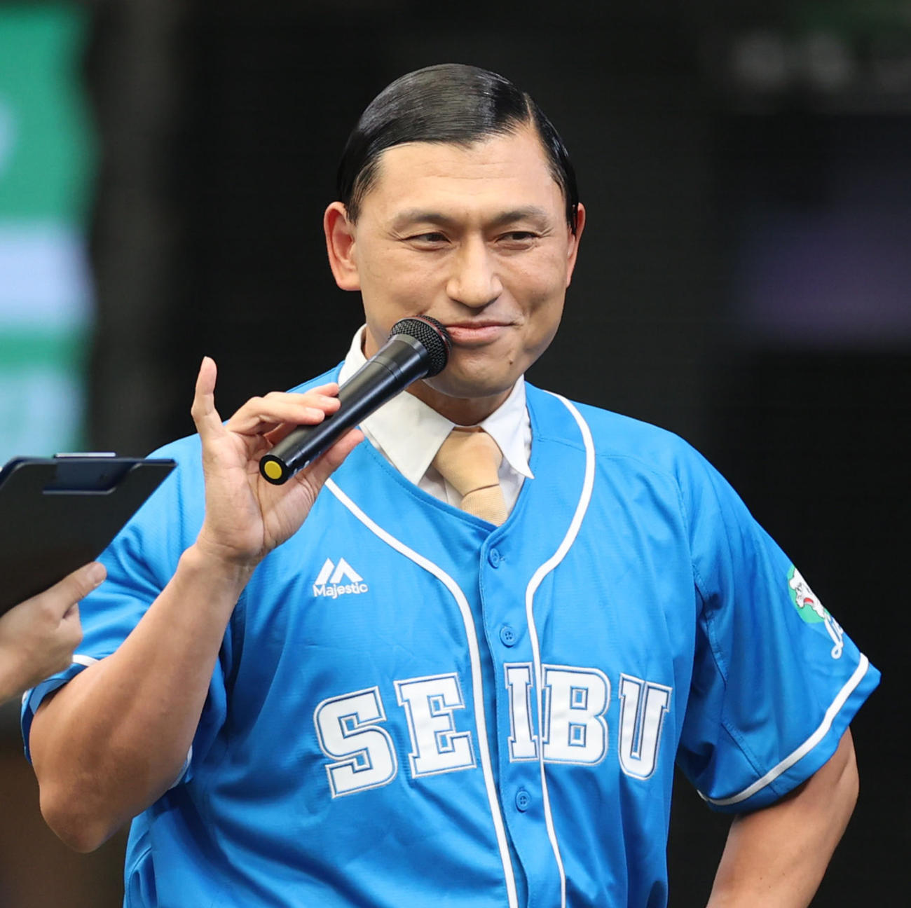 試合前、球場を盛り上げるオードリー春日俊彰（2022年9月撮影）