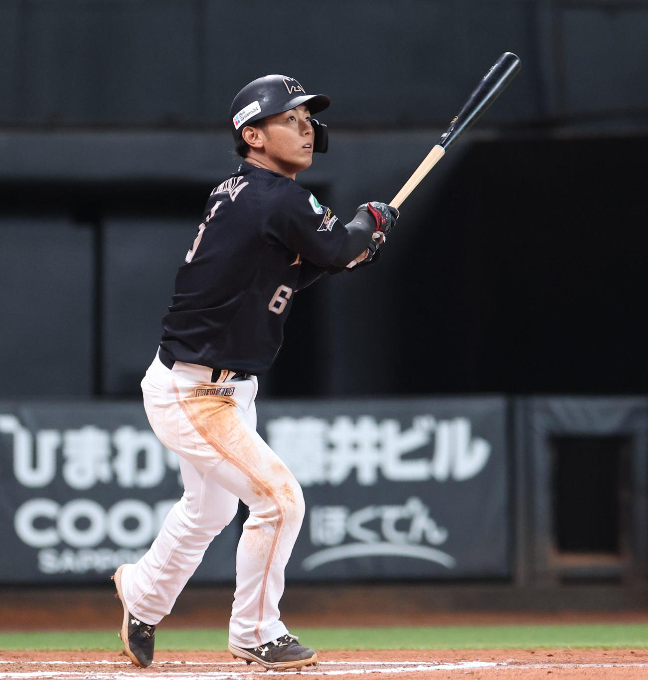 日本ハム対ソフトバンク　6回表ソフトバンク1死、今宮は右越え本塁打を放つ（撮影・佐藤翔太）
